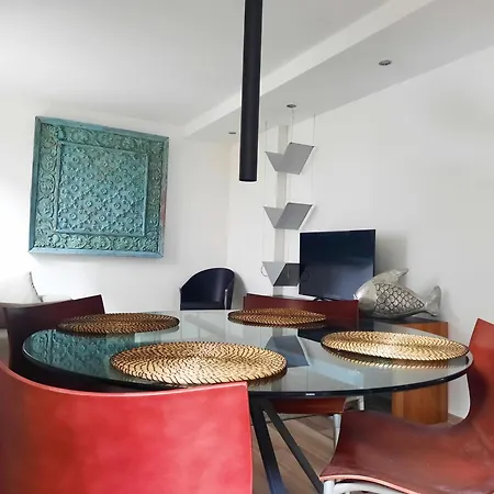 Smiley House By Al * 圣菲利斯·德尔·贝纳茨