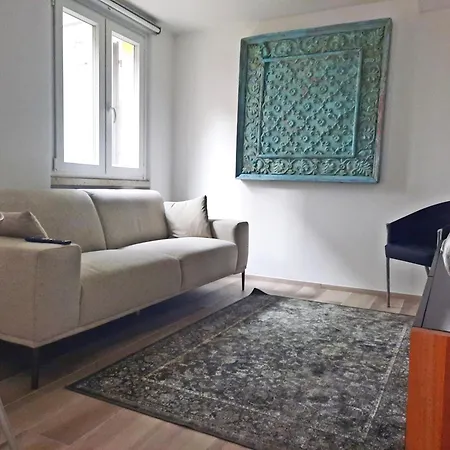 度假居 Smiley House By Al